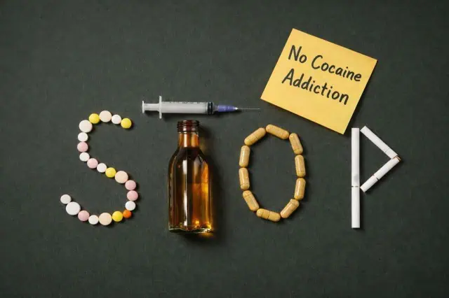 stop message created using drugs and syringe