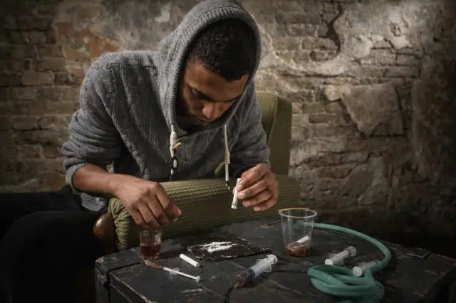 person taking cocaine showing substance use behaviour